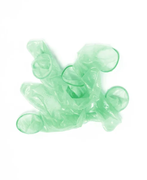 绿色避孕套，隔离 — 图库照片