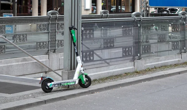 Berlin, Niemcy - grudzień, 2019: E-mobilność w Niemczech: odrzuty — Zdjęcie stockowe