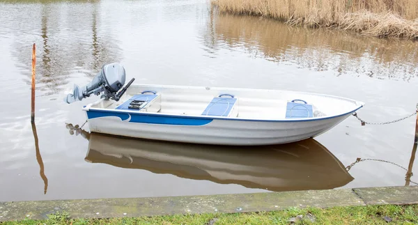 Liten Båt Vattnet Friesland Nederländerna — Stockfoto