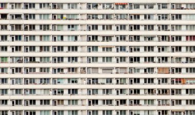 Basit bir apartman dairesinin manzarası - karıncalar gibi yaşıyor