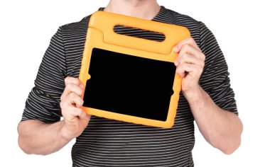 Parlak kapaklı tablet, çocuklar için tasarlanmış, beyaza izole edilmiş.