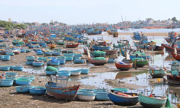 Kleurrijke Vissersboten Het Strand Zuid Vietnam — Stockfoto