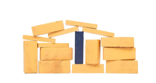 Ročník Oranžové Stavební Bloky Izolované Bílém Pozadí Jeden Modrý — Stock fotografie