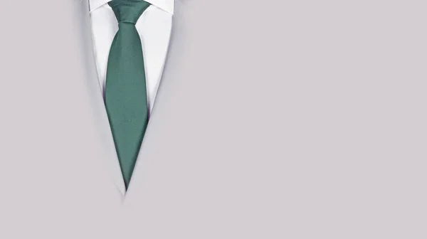Hombre Traje Gris Con Corbata Verde Primer Plano — Foto de Stock