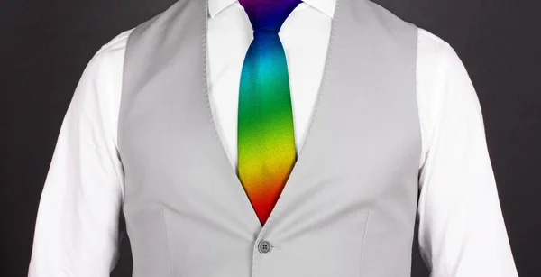 Homme Costume Gris Avec Cravate Couleur Arc Ciel Gros Plan — Photo