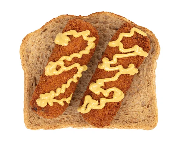 白の背景に パンの部分に 隔離されたマスタードトッピングとブラウンクラシーオランダ市場 — ストック写真