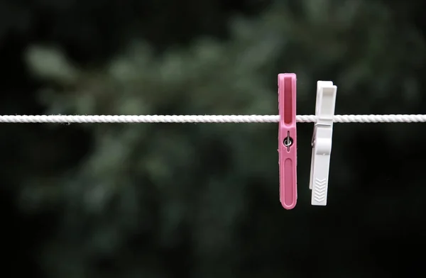 Kordon satırındaki Clothespin