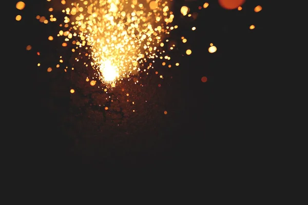 Sokakta Bokeh etkisi olan küçük havai fişekler