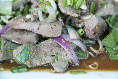 domuz karaciğer baharatlı salata (Tay gıda)