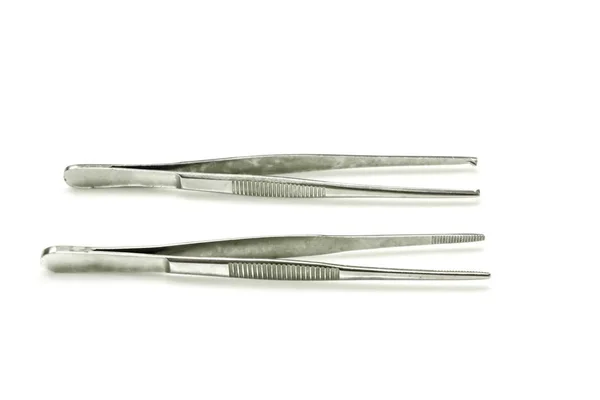 Close-up e vista de pinças cirúrgicas — Fotografia de Stock