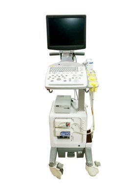 Echo ve ultrason makinesi kullanımı klinik ve hastane beyaz arka plan üzerinde yalıtmak ve yolları ile yapmak.