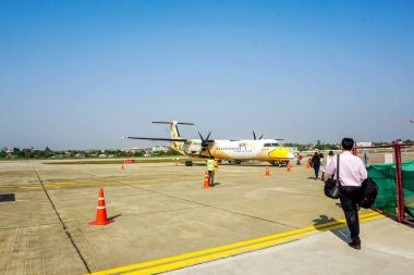 Lampang, Thailand 11 Şubat 2018: arası Nok Air Lampang havaalanında uçak kadar turist ve işadamı yürüyüşün Bangkok uzun atış.