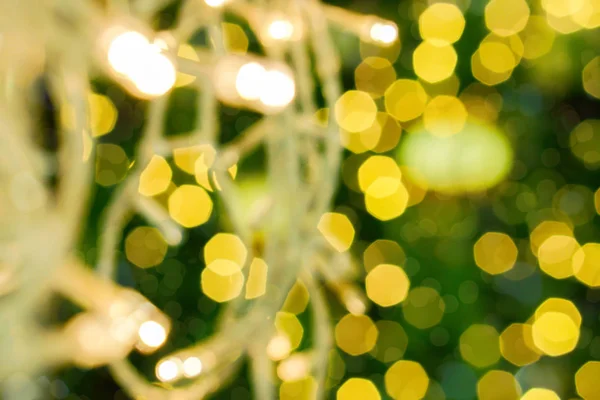 Verschwommen Der Weihnachtsbeleuchtung Auf Verschwommenem Und Bokeh Der Weihnachtsbeleuchtung Hintergrund — Stockfoto
