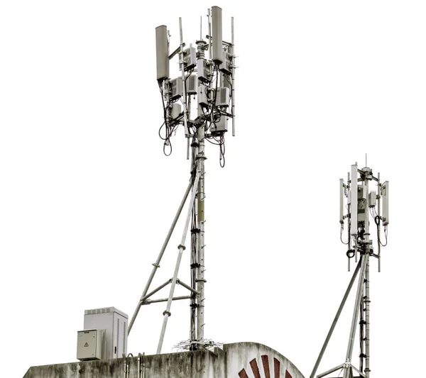 Kommunikationstorn Med Antenner Toppen Byggnaden Isolera Vit Bakgrund — Stockfoto