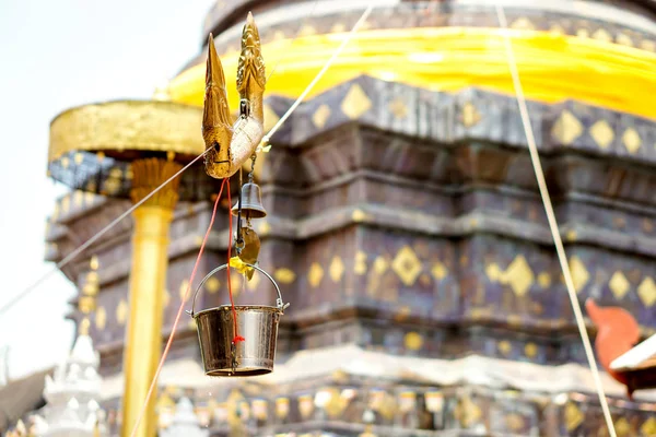 Cesta Acero Primer Plano Con Transporte Artesanal Madera Antigua Pagoda — Foto de Stock