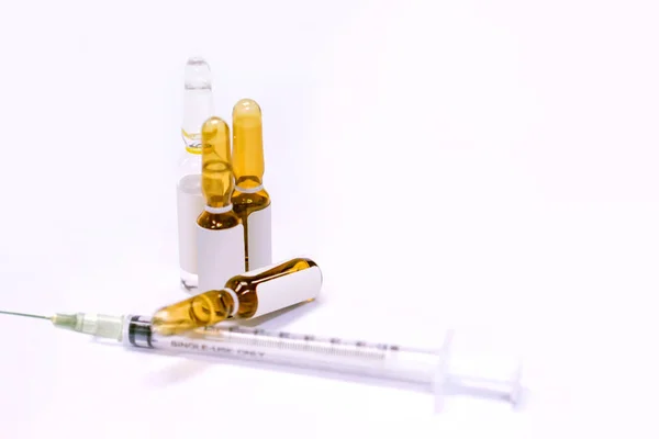Brown Ampules Drug Plastic Syringe White Background — ストック写真