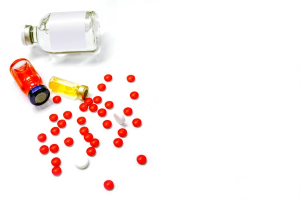 Beyaz Zemin Üzerine Koymak Için Ilaç Ilaç Şişeleri Aşı Üst — Stok fotoğraf