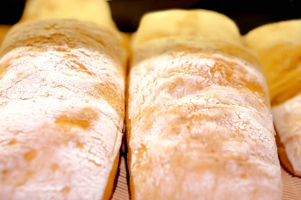 Primo Piano Raccolto Primo Piano Panino Burro Con Ciliegina Sulla — Foto Stock