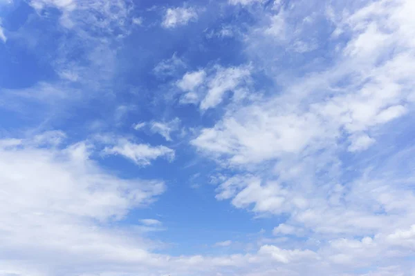 Katoen Witte Wolk Ruimte Van Heldere Blauwe Lucht — Stockfoto