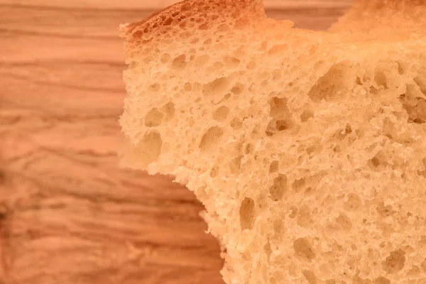 Pane bianco su tavola di legno — Foto Stock