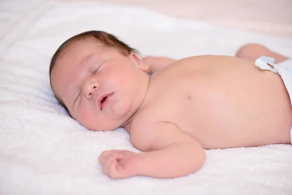 Na bevalling pasgeboren baby — Stockfoto