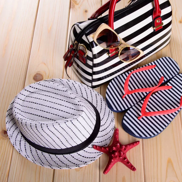 Denizde yaz tatili için nesneleri 