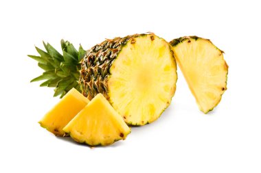 ananas sulu sarı meyve dilimler ve yaprak ile izole beyaz arka grubunda