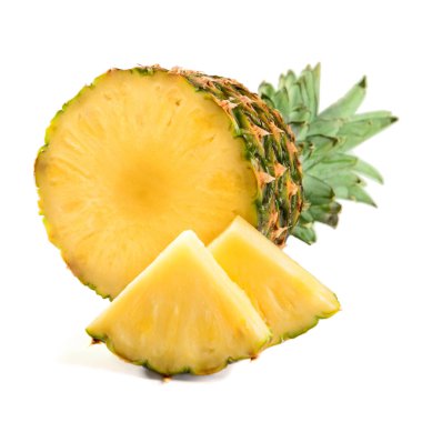 ananas sulu sarı meyve dilimler ve yaprak ile izole beyaz arka grubunda