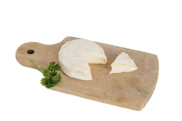 Queso de cabra sobre tabla de cortar de madera — Foto de Stock