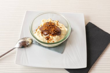 Spekülasyonlu çikolatalı tatlı kreması