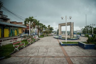 Iquitos 'ta boş bir gezinti alanı