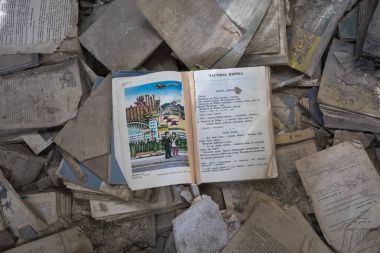 Terk edilmiş Pripyat okulda