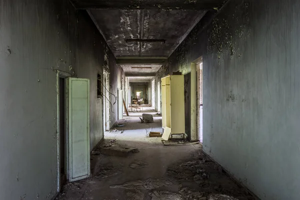 (ウクライナのプリピャチの放棄された病院) ストック画像