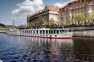 Esas olarak şehrin Çek Cumhuriyeti Prag almaktadır 