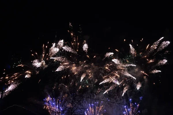 Schöne Silvesterfeuerwerk Geeignet Als Hintergrund Oder Abstrakt — Stockfoto