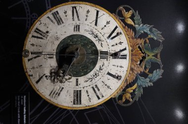 arkaplan olarak uygun büyük dekoratif saat