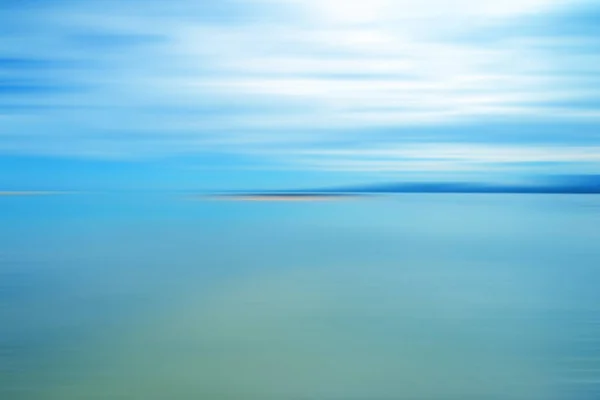 모션 흐리게 하늘과 바다의 배경 — 스톡 사진