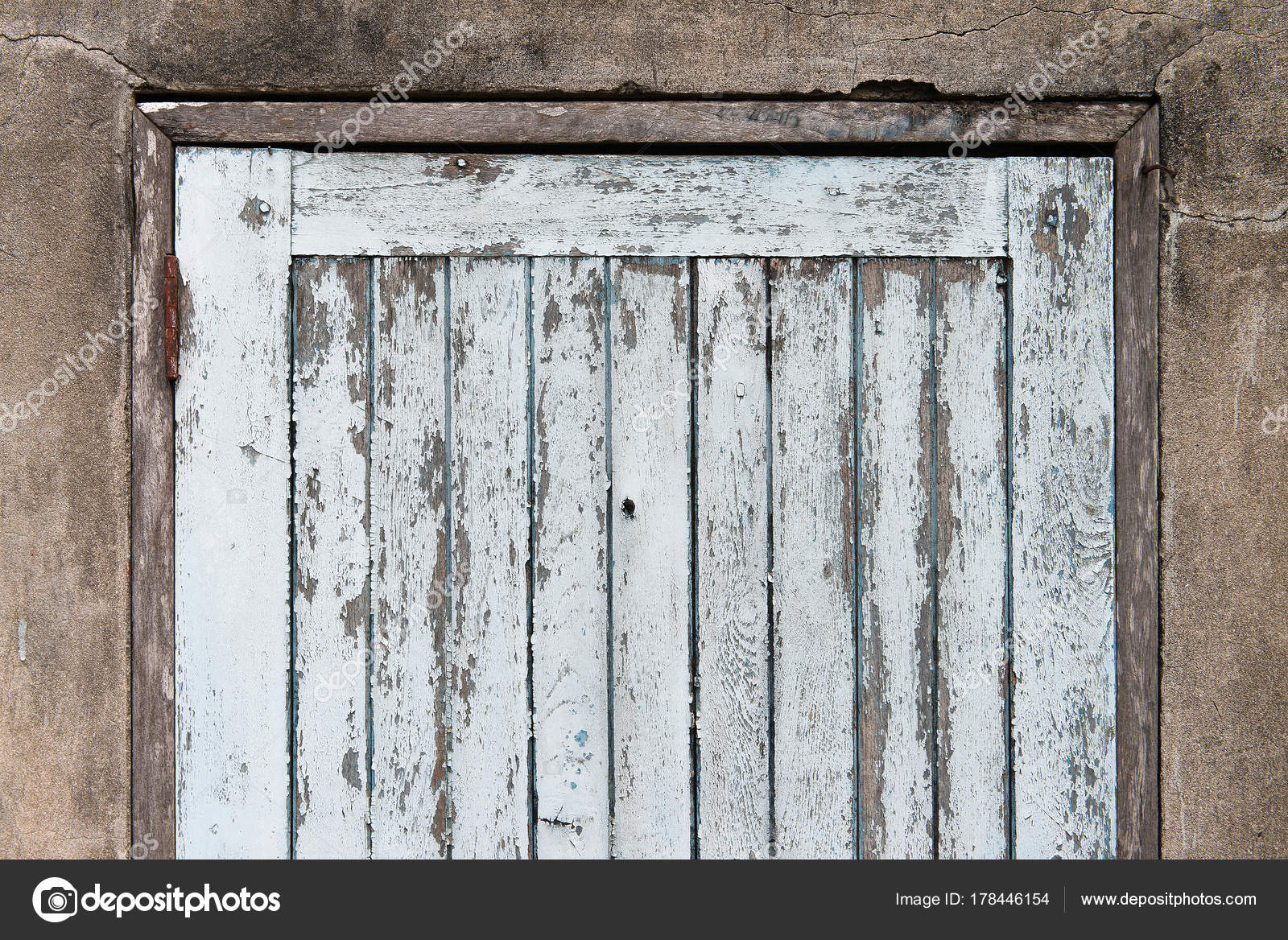 Vieille Porte De Planche De Bois Avec Mur De Béton