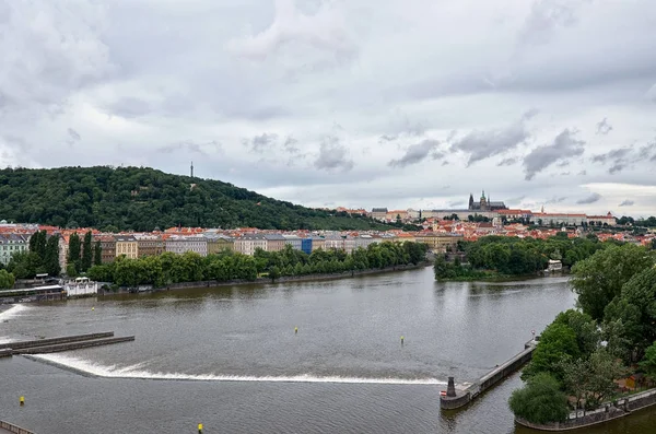 Çek Cumhuriyeti. Prag. Prag'da Vltava Nehri'nin görünümü.