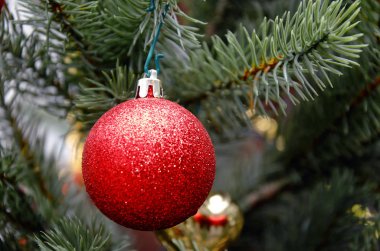 Kırmızı Top. Noel ağacı oyuncak.