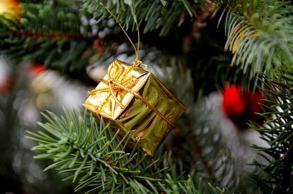 Regalo Oro Juguete Árbol Navidad — Foto de Stock