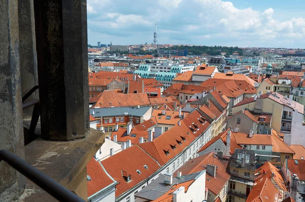 Çek Cumhuriyeti Prag Kiremit Çatılar Astronomik Saat Yükseklikten Prag Evlerin — Stok fotoğraf