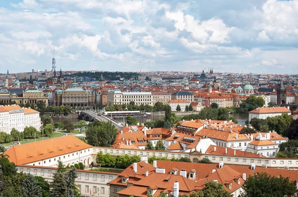 Çek Cumhuriyeti Prag Kiremitli Çatıları Prag Evlerin Haziran 2016 — Stok fotoğraf