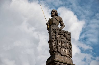 Çek Cumhuriyeti. Prag. Prag'daki Charles Bridge yakınındaki koruma. 15 Haziran 2016.