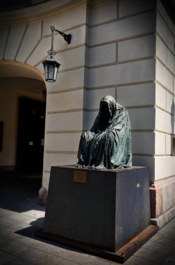 Çek Cumhuriyeti. Prag. Mozart'ın opera Don Juan Prag tiyatroda ilk üretim onuruna anıt, anıt Donna Anna - bir kadın yüzü olmayan personifies. Komutan denir. Anna Khromy yazar. 18 Haziran 2016.