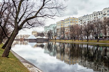 Russia. Moscow. Park and lake in Moscow on Chistye Prudy. November 18, 2017 clipart