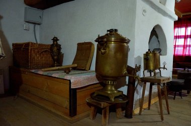Rusya. Karelya. Petrozavodsk. Sheltozero Veps Etnografya Müzesi R. s. Lonin sonra adında. Evin iç dekorasyon. 15 Kasım 2017