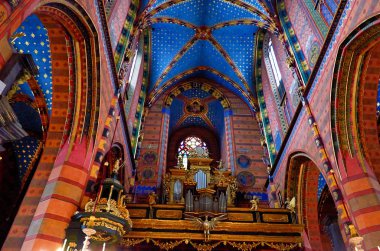 Polonya. Krakow. Krakow'daki Kutsal Bakire Meryem Kilisesi. İçerisi. Şubat 21, 2018