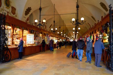 Polonya. Krakow. Krakow Market Meydanı'nda Bez Salonu. Şubat 21, 2018