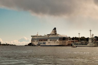 Finlandiya. Helsinki. Helsinki 'deki iskelede büyük bir feribot. 16 Eylül 2018